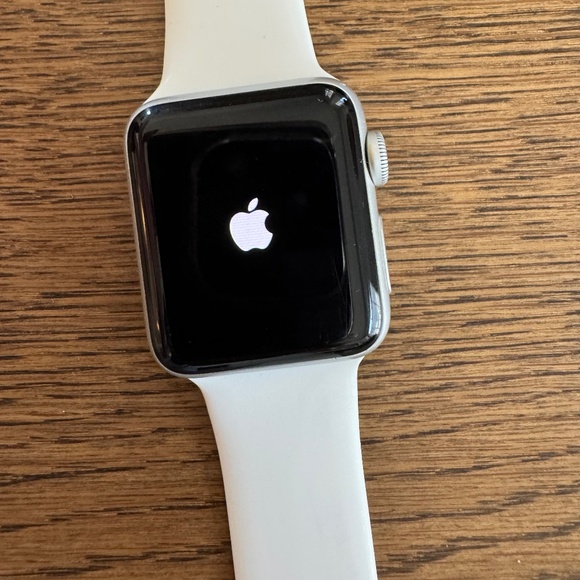 Apple Watch Series 3 - White Band - Picture 1 of 11